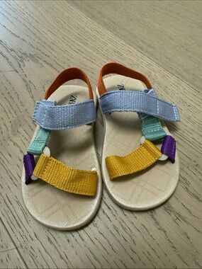 Zara Kids Multicolor Strap Sandals - Size 20 (4.5/5)